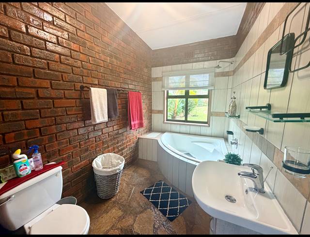4 BEDROOM HOUSE FOR SALE IN MEER EN SEE
